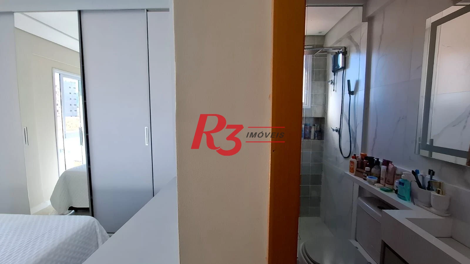 Apartamento à venda, 2 quartos (1 suíte), 1 vaga, no Campo Grande, em Santos SP.