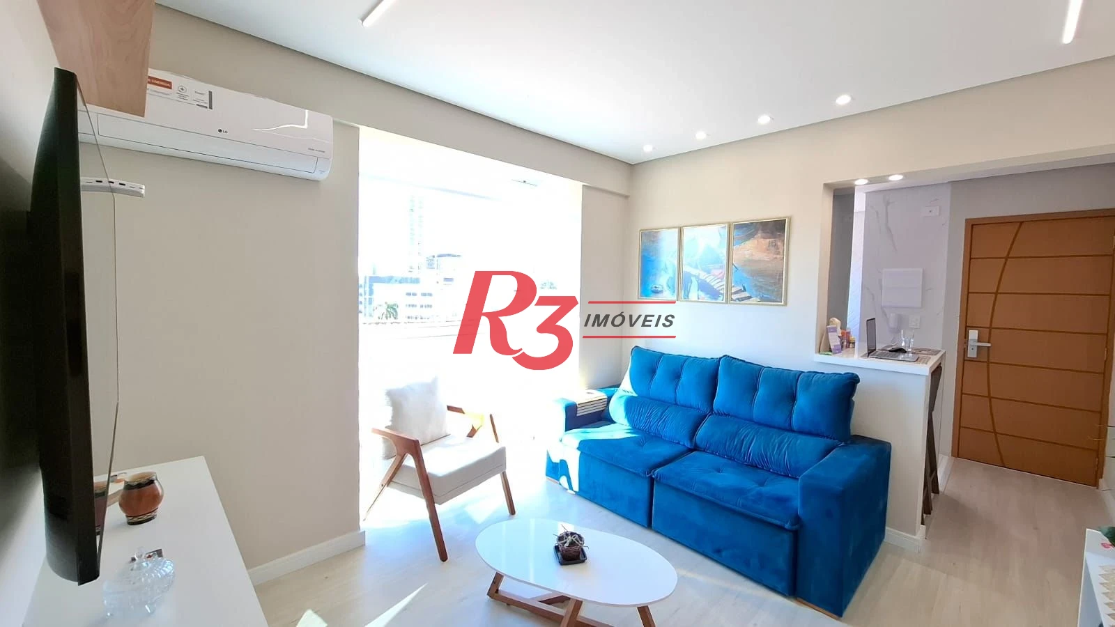 Apartamento à venda, 2 quartos (1 suíte), 1 vaga, no Campo Grande, em Santos SP.