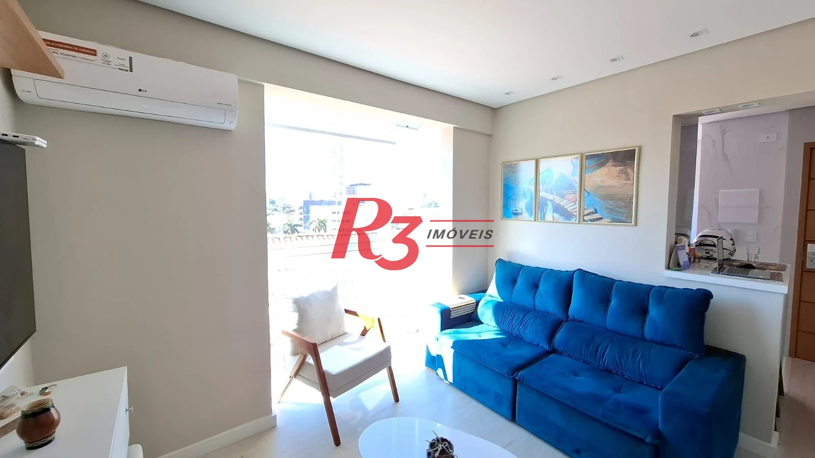 Apartamento à venda, 2 quartos (1 suíte), 1 vaga, no Campo Grande, em Santos SP.