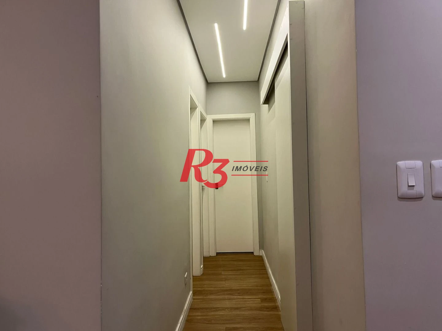 Apartamento com 2 dormitórios à venda, 70 m² por R$ 470.000,00 - Embaré - Santos/SP