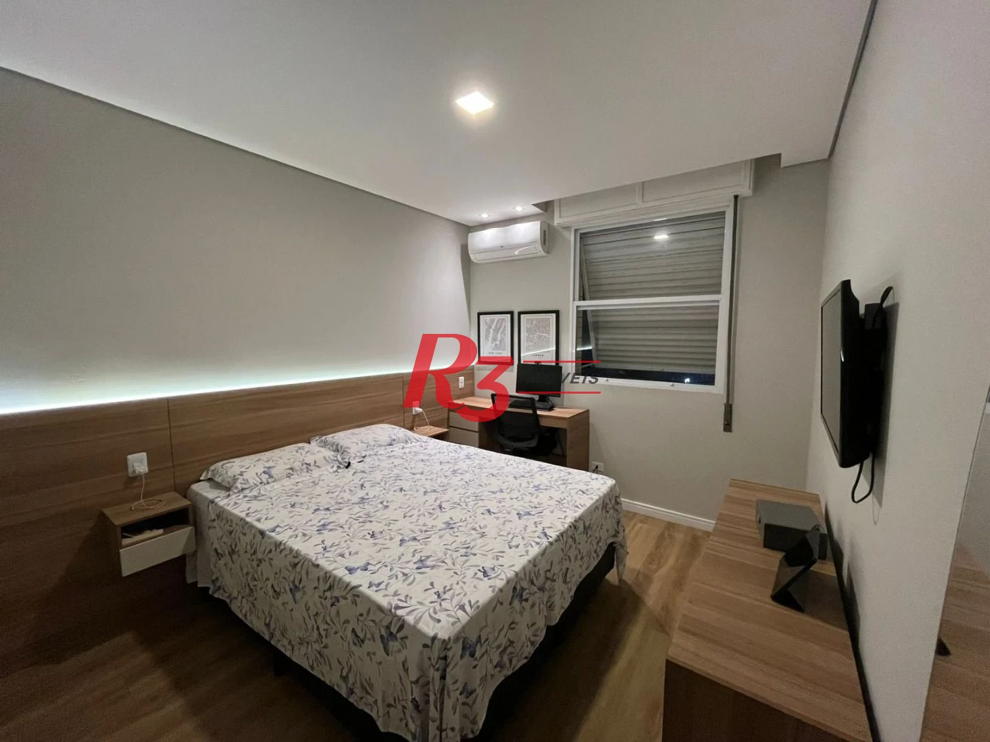 Apartamento com 2 dormitórios à venda, 70 m² por R$ 470.000,00 - Embaré - Santos/SP