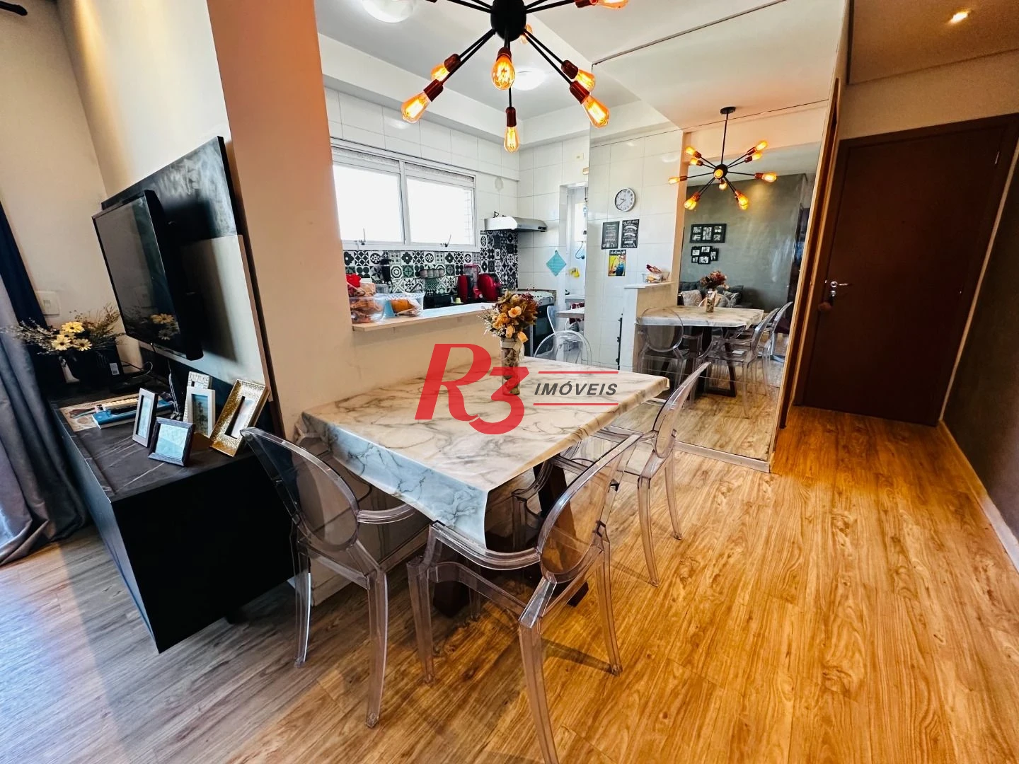 Apartamento com 2 dormitórios à venda, 82 m² por R$ 1.020.000,00 - Gonzaga - Santos/SP