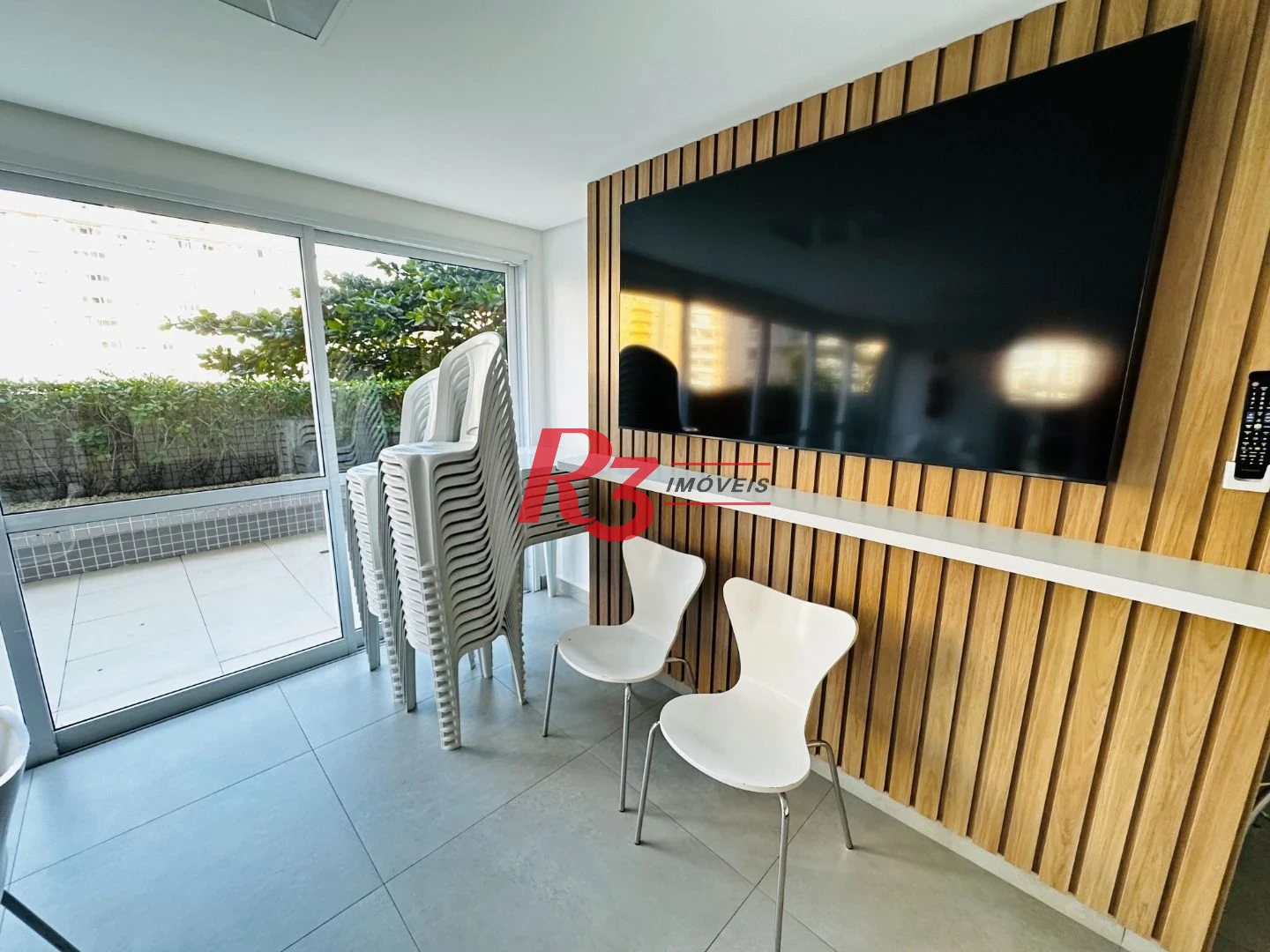 Apartamento com 2 dormitórios à venda, 82 m² por R$ 1.020.000,00 - Gonzaga - Santos/SP