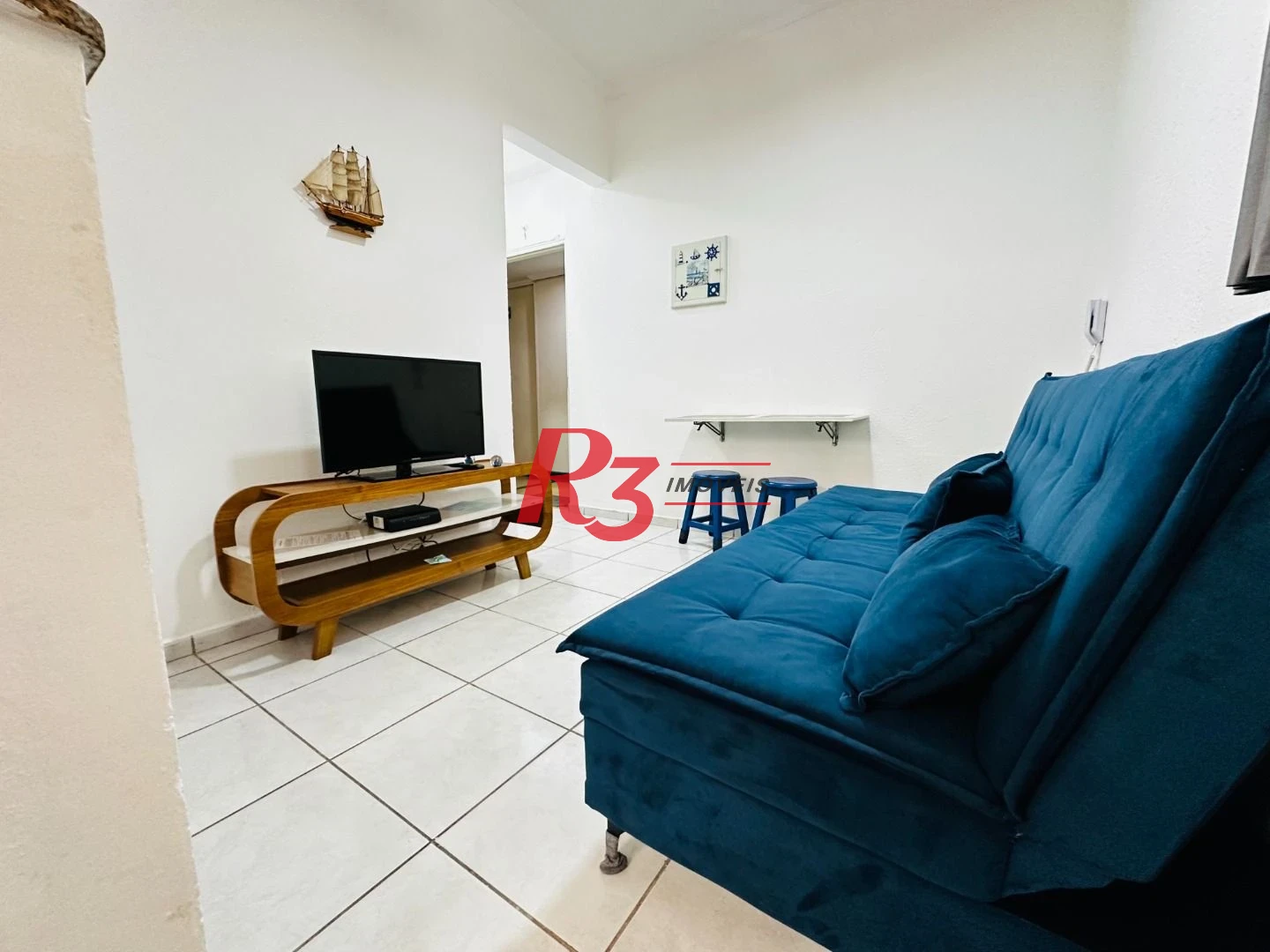 Excelente oportunidade para locação 100% mobiliada, em prédio frente mar, em Santos, 1 quarto e 1 vaga, condição muito especial!!