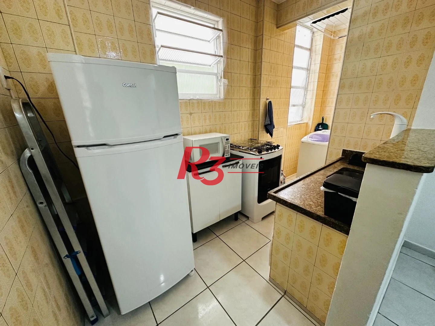 Excelente oportunidade para locação 100% mobiliada, em prédio frente mar, em Santos, 1 quarto e 1 vaga, condição muito especial!!