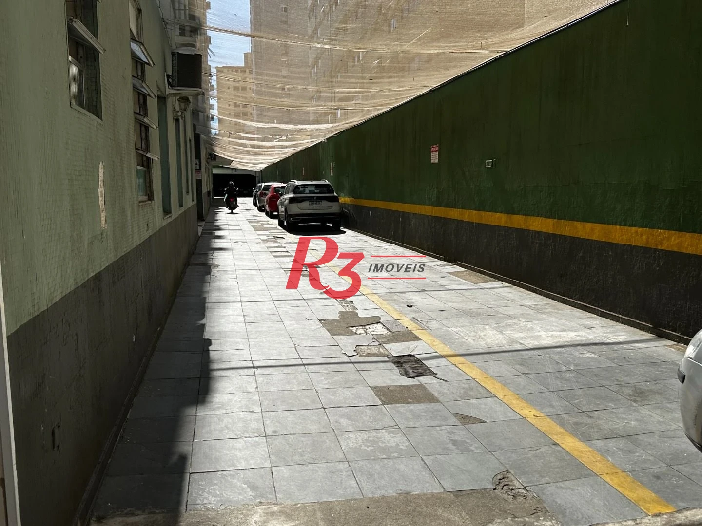 Excelente oportunidade para locação 100% mobiliada, em prédio frente mar, em Santos, 1 quarto e 1 vaga, condição muito especial!!