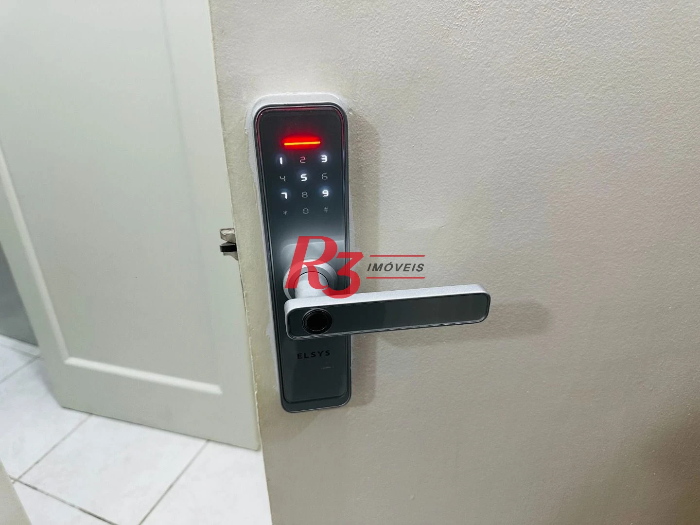 Excelente oportunidade para locação 100% mobiliada, em prédio frente mar, em Santos, 1 quarto e 1 vaga, condição muito especial!!