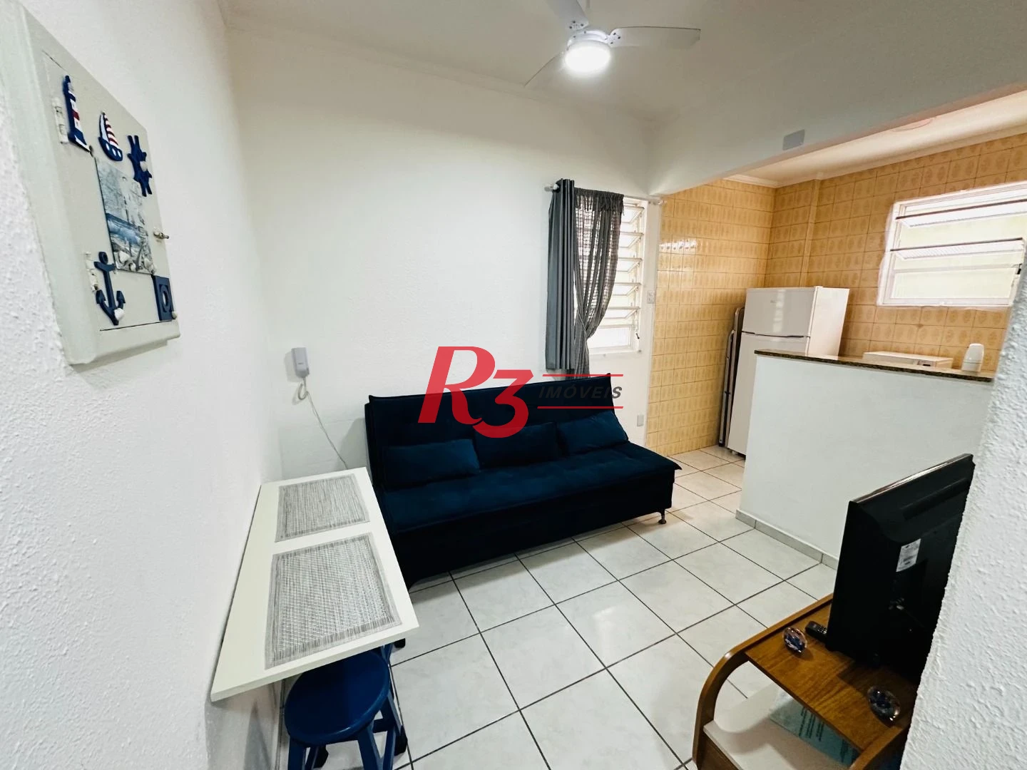 Excelente oportunidade para locação 100% mobiliada, em prédio frente mar, em Santos, 1 quarto e 1 vaga, condição muito especial!!