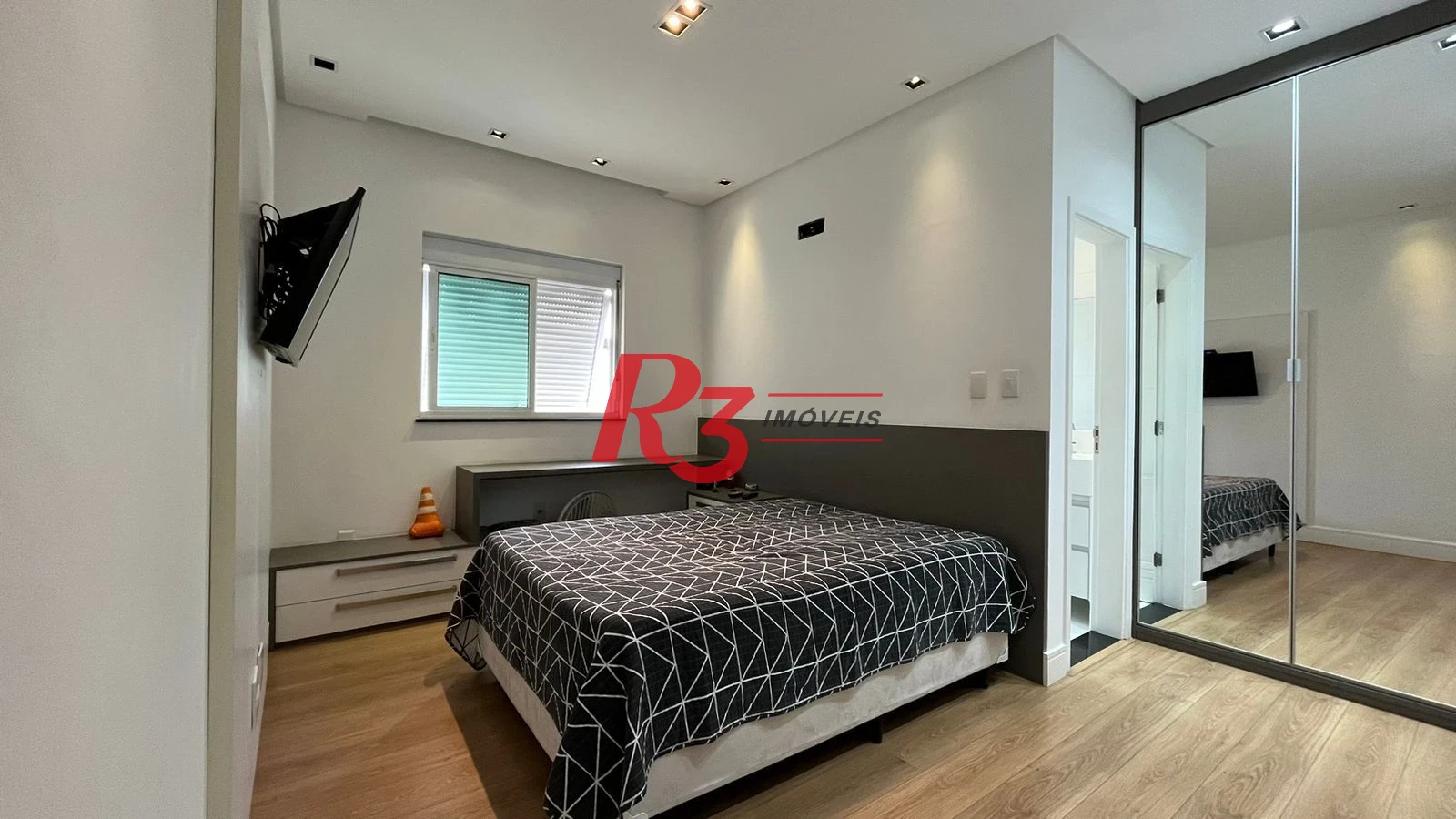 Casa com 4 dormitórios à venda, 370 m² por R$ 2.800.000,00 - Ponta da Praia - Santos/SP