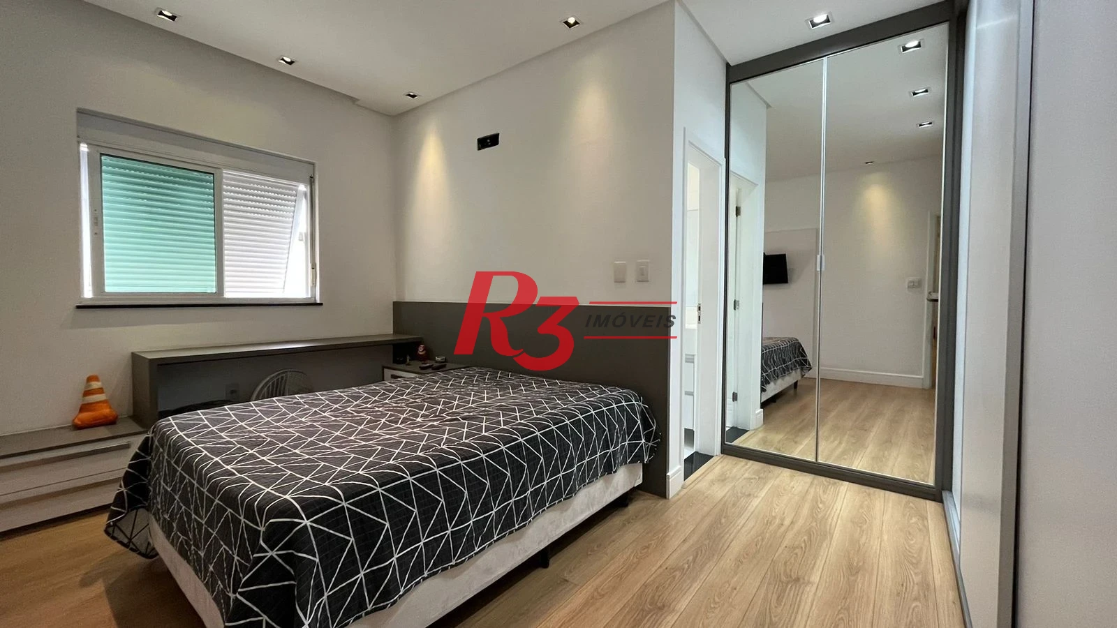 Casa com 4 dormitórios à venda, 370 m² por R$ 2.800.000,00 - Ponta da Praia - Santos/SP