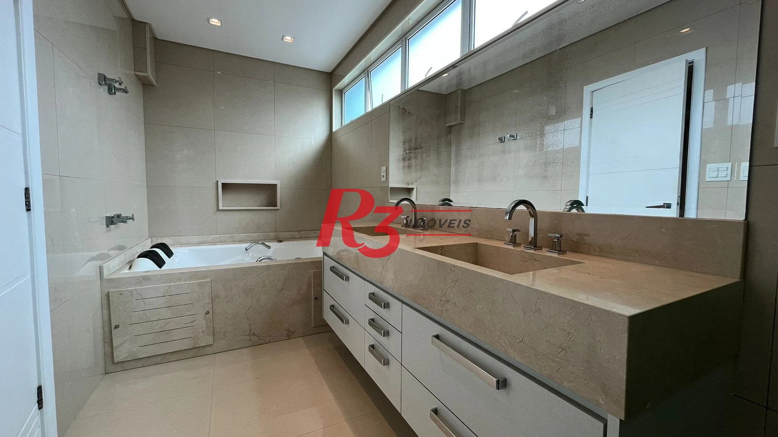 Casa com 4 dormitórios à venda, 370 m² por R$ 2.800.000,00 - Ponta da Praia - Santos/SP