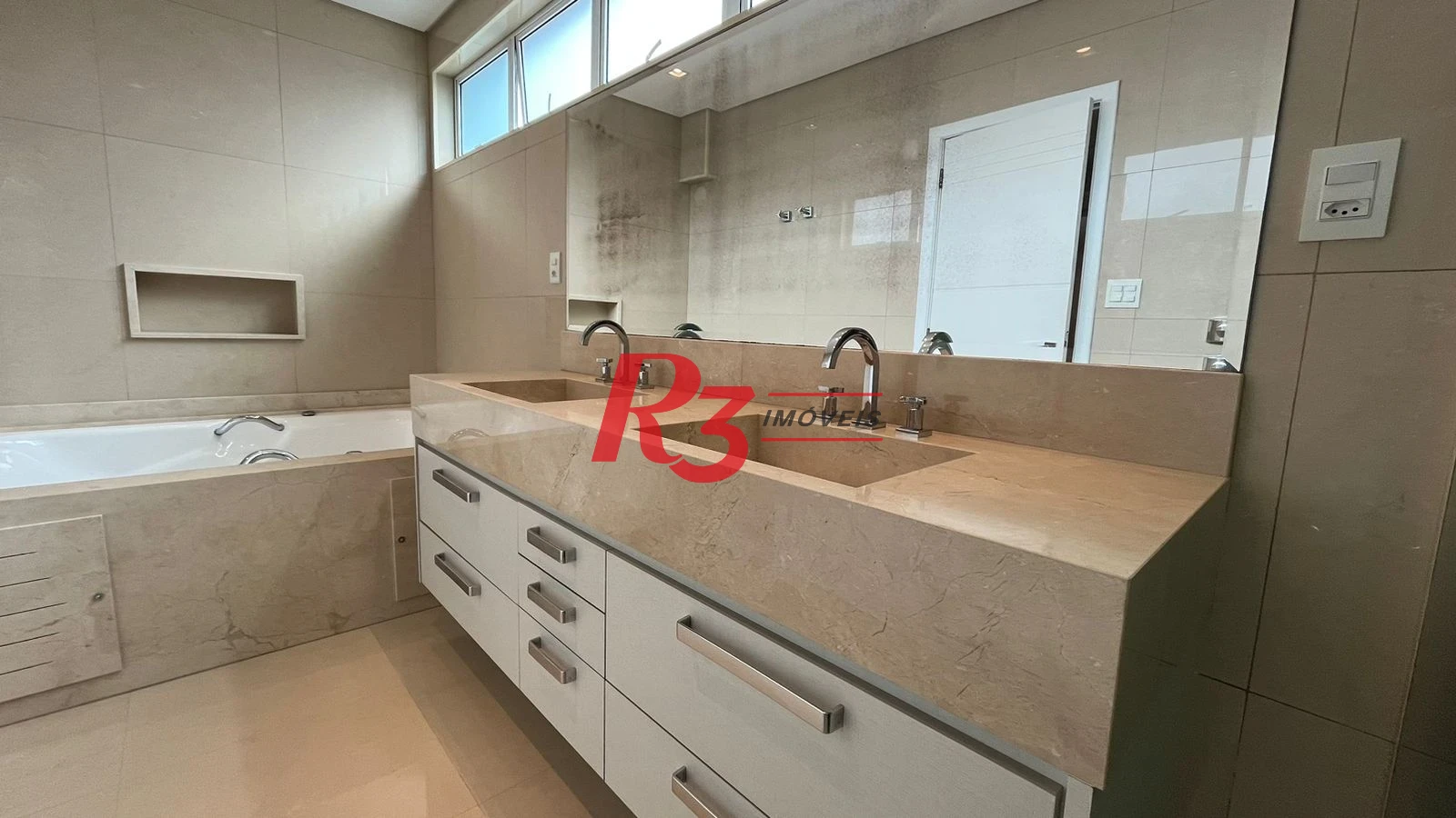 Casa com 4 dormitórios à venda, 370 m² por R$ 2.800.000,00 - Ponta da Praia - Santos/SP