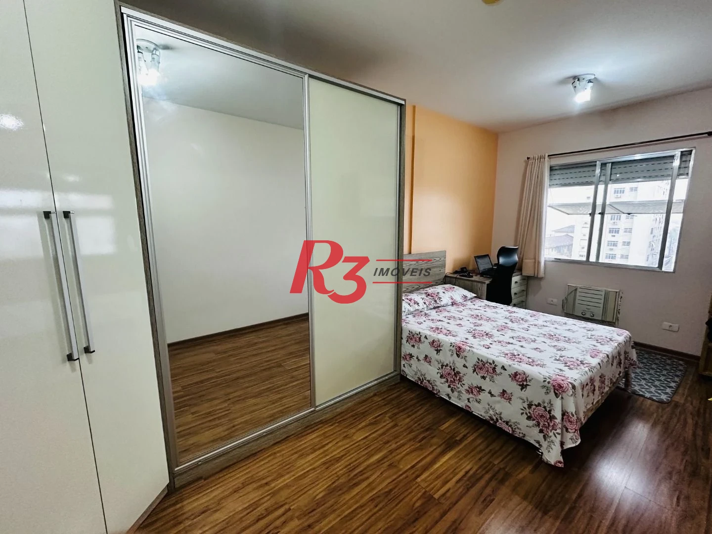 Apartamento com 3 dormitórios à venda, 112 m² por R$ 700.000,00 - Embaré - Santos/SP