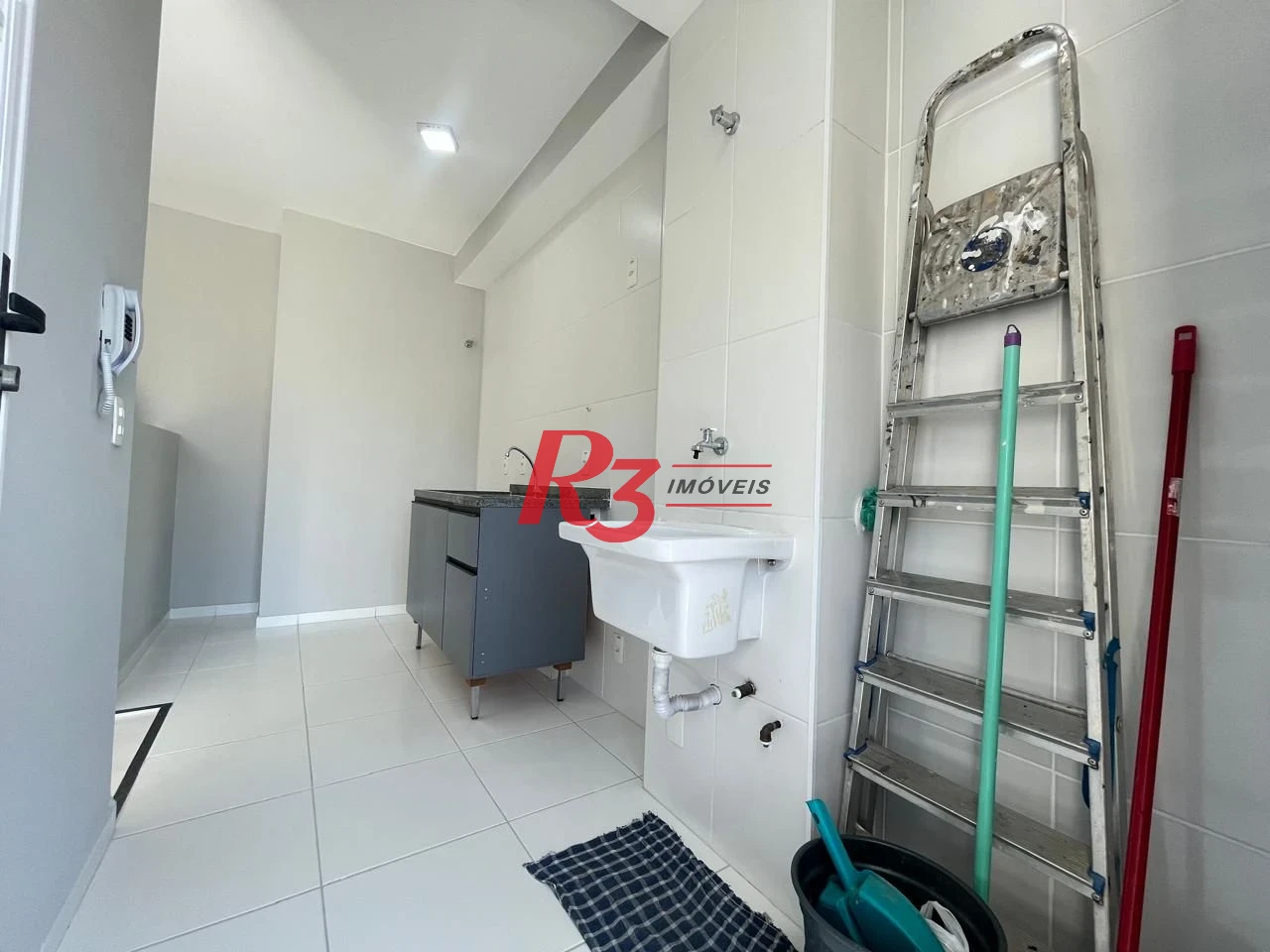 Apartamento com 2 dormitórios à venda, 52 m² por R$ 305.000,00 - Morro de Nova Cintra - Santos/SP