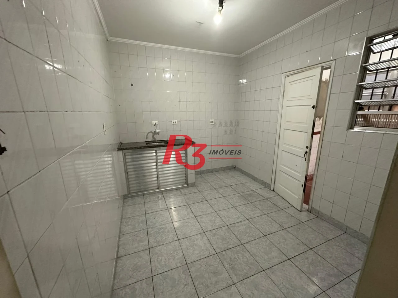 Sobrado com 2 dormitórios à venda, 98 m² por R$ 393.000,00 - Macuco - Santos/SP
