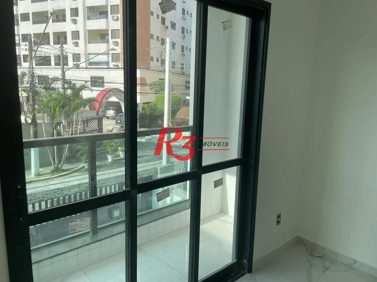 SOBREPOSTA ALTA NA PONTA DA PRAIA - 3 DORM 1 SUÍTE - CHURRASQIERA E VARANDA