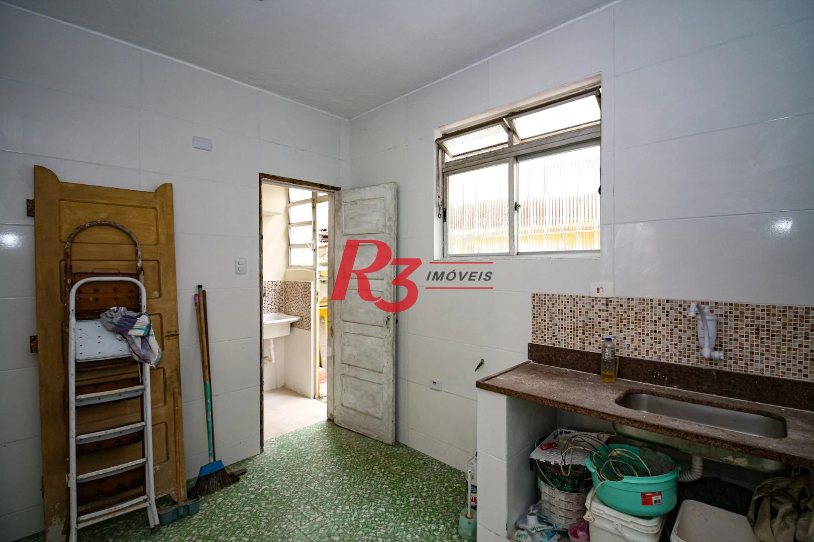 Casa com 2 dormitórios à venda, 72 m² por R$ 300.000,00 - Vila Matias - Santos/SP
