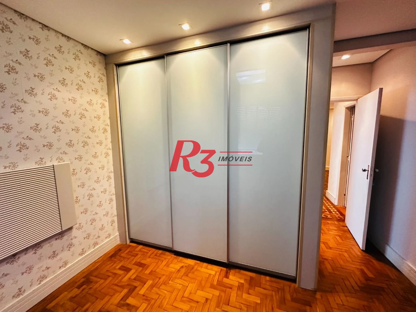 Apartamento com 2 dormitórios à venda, 110 m² por R$ 530.000,00 - Embaré - Santos/SP