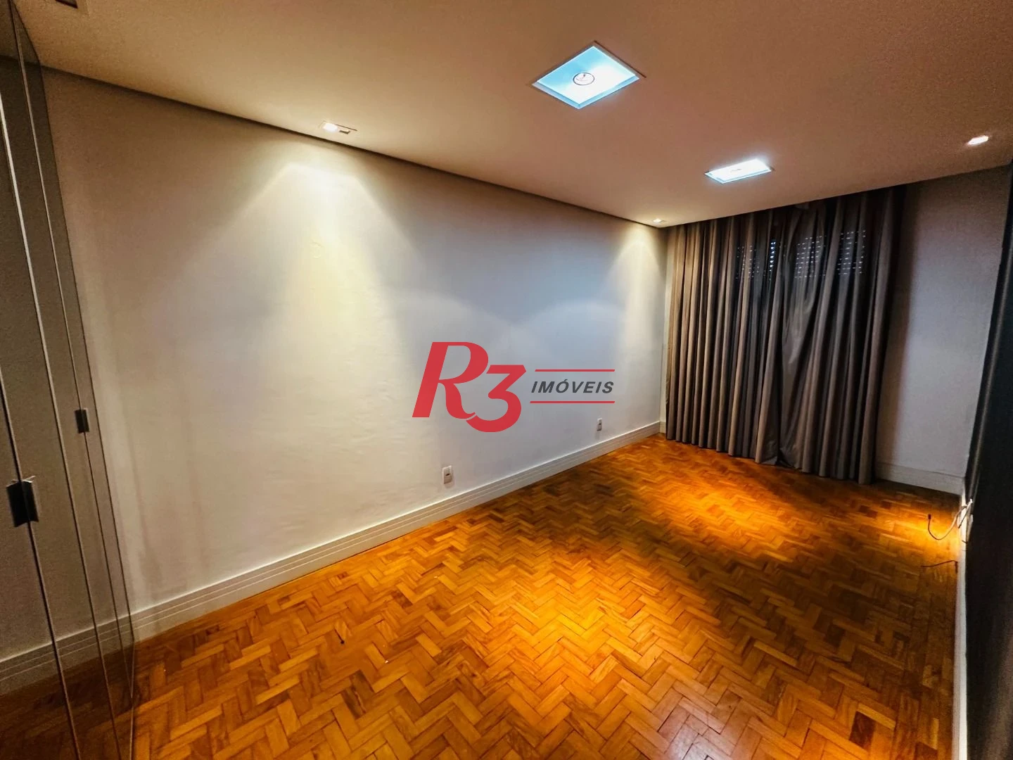 Apartamento com 2 dormitórios à venda, 110 m² por R$ 530.000,00 - Embaré - Santos/SP