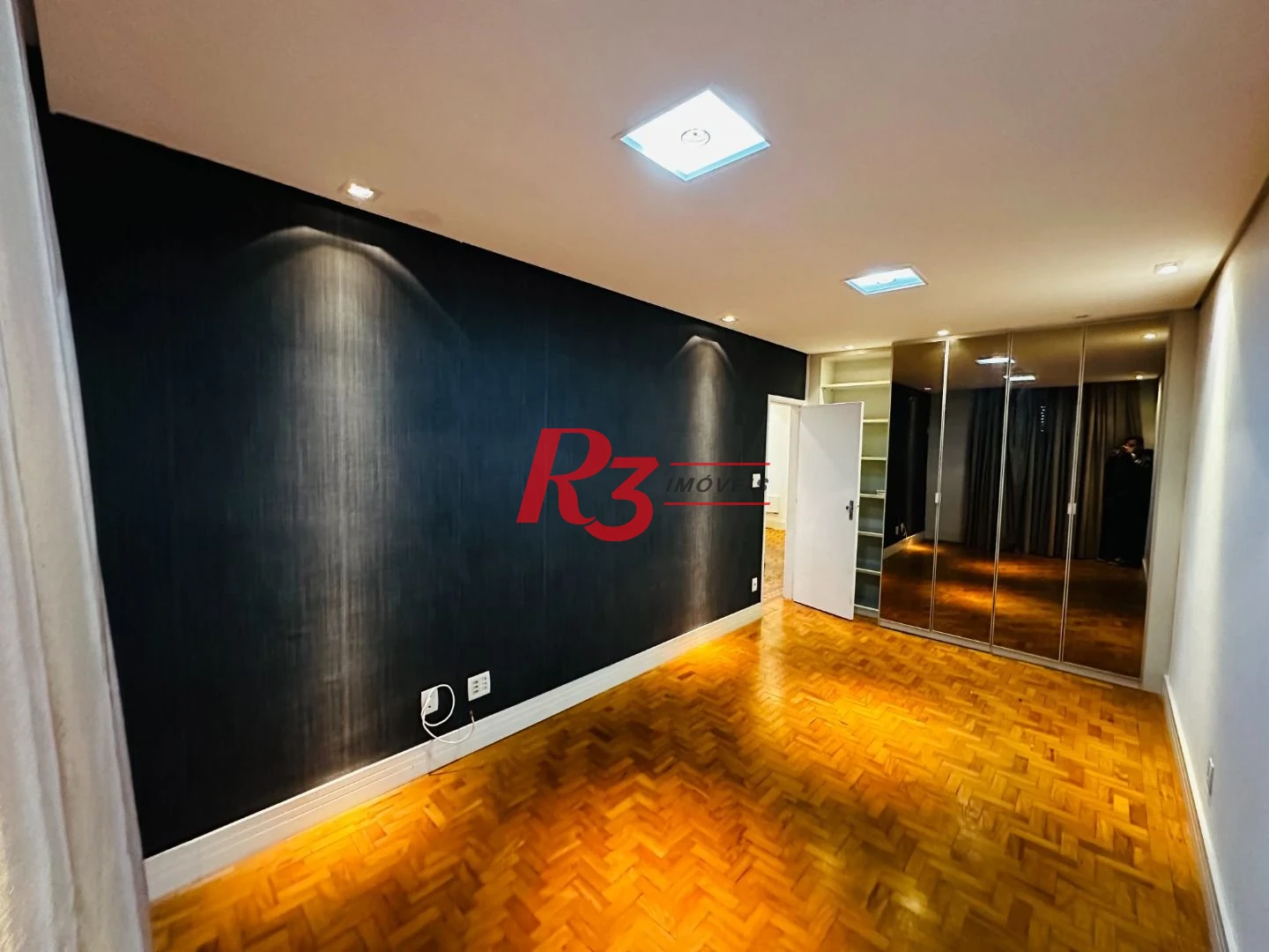 Apartamento com 2 dormitórios à venda, 110 m² por R$ 530.000,00 - Embaré - Santos/SP