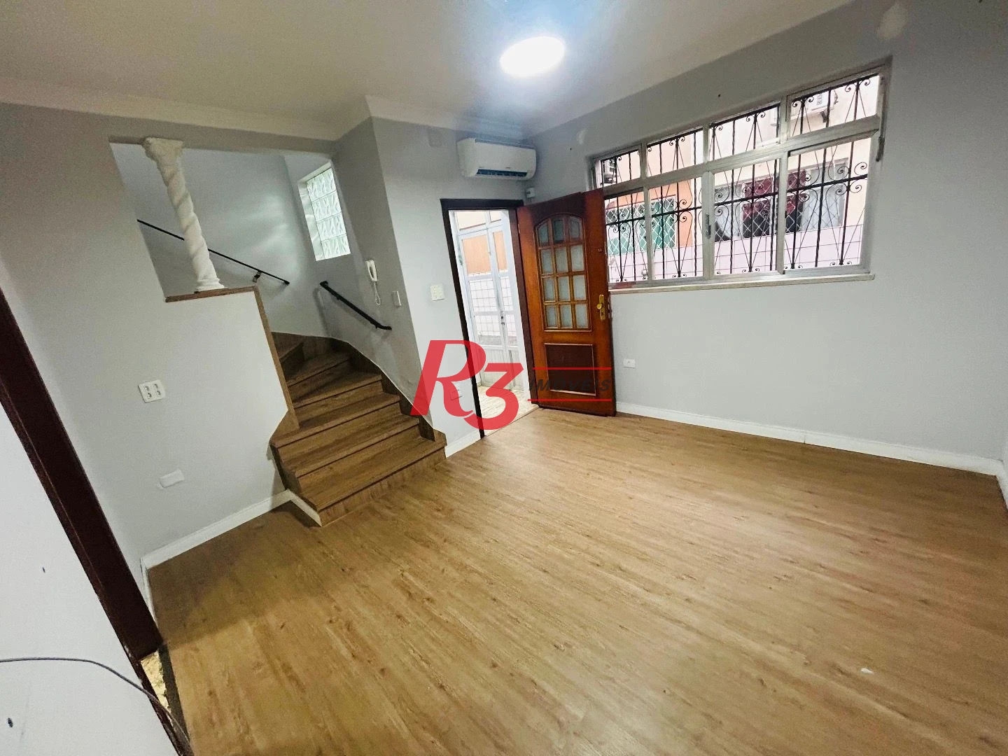 Sobrado com 2 dormitórios à venda, 86 m² por R$ 475.000,00 - Vila Matias - Santos/SP