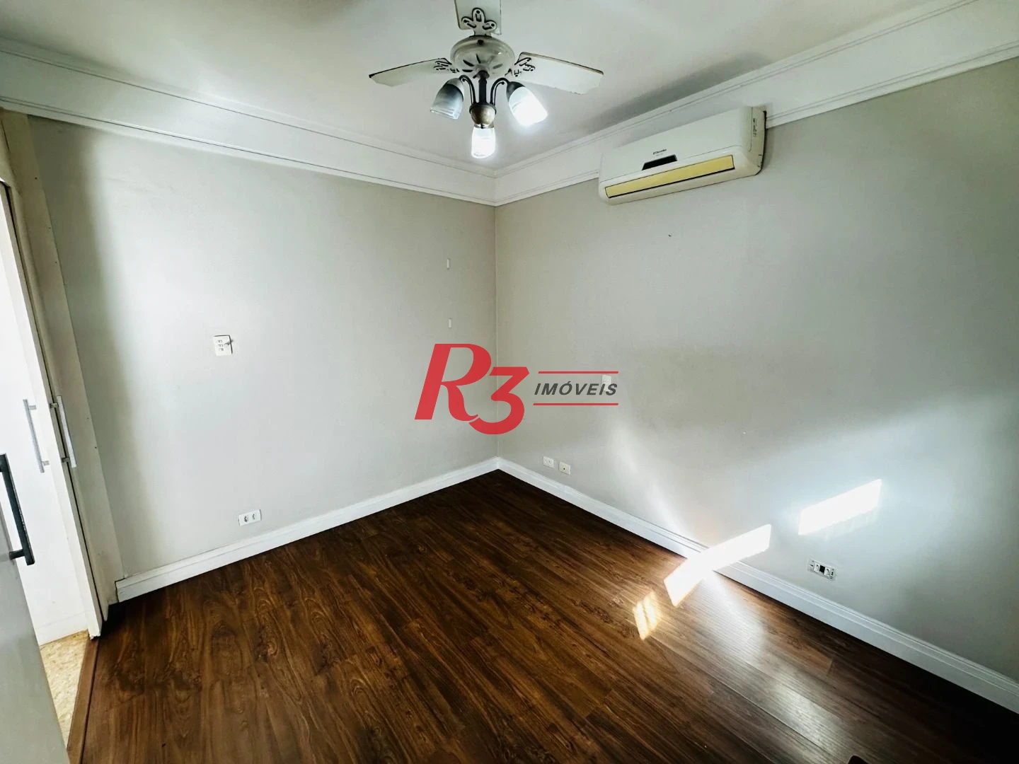 Apartamento com 3 dormitórios para alugar, 95 m² por R$ 5.500,02/mês - Gonzaga - Santos/SP