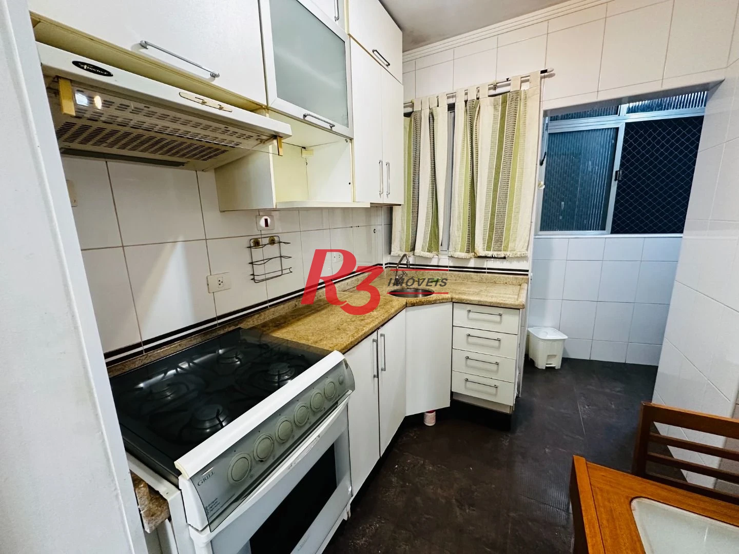Apartamento com 3 dormitórios para alugar, 95 m² por R$ 5.500,02/mês - Gonzaga - Santos/SP
