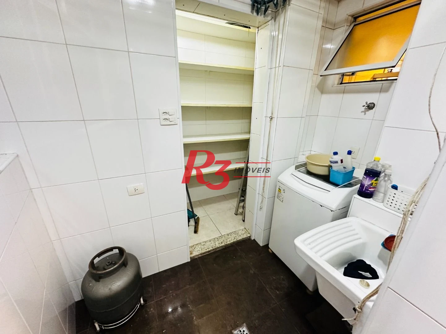 Apartamento com 3 dormitórios para alugar, 95 m² por R$ 5.500,02/mês - Gonzaga - Santos/SP
