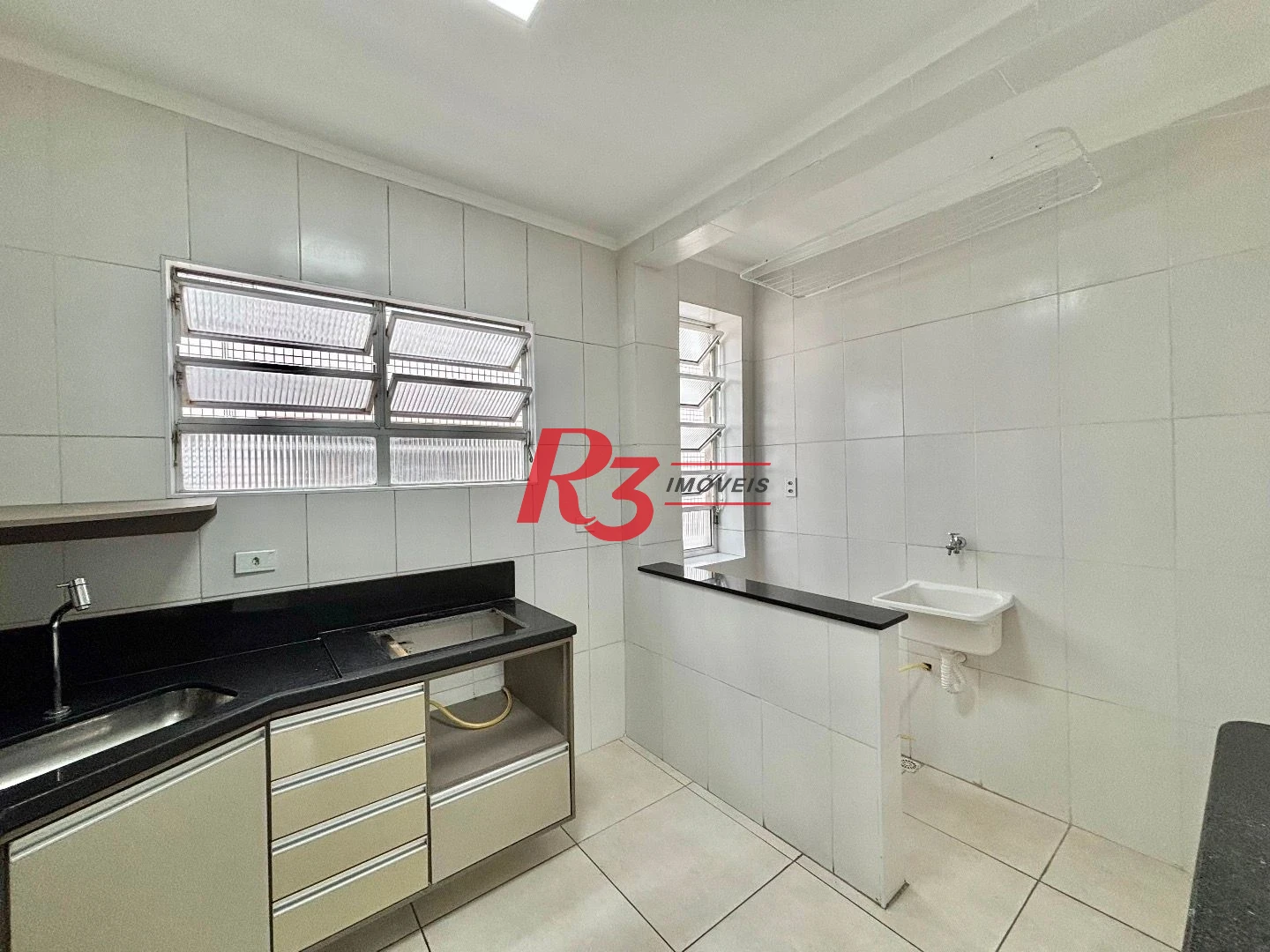 Apartamento com 2 dormitórios à venda, 54 m² por R$ 300.000,00 - Aparecida - Santos/SP