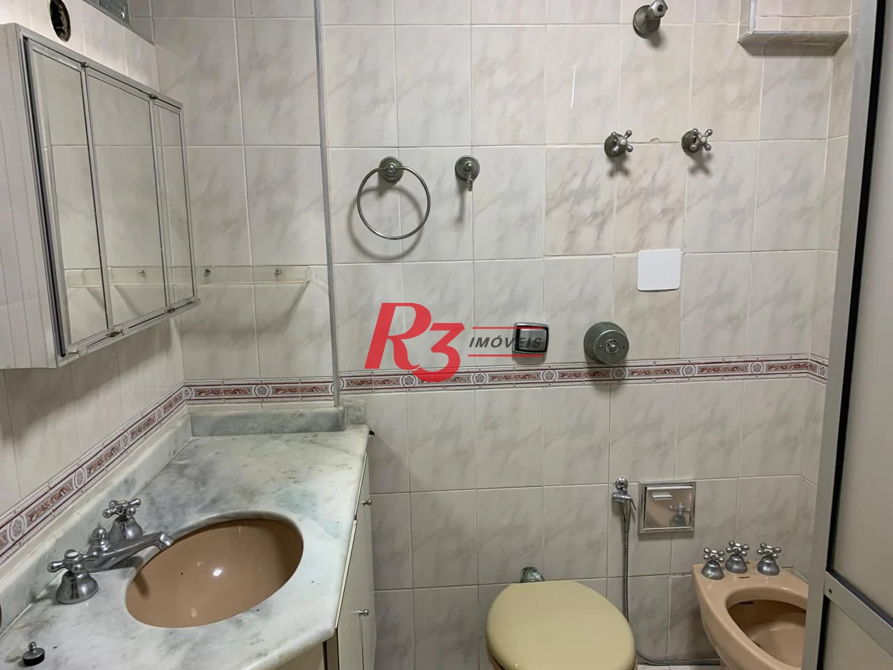Apartamento com 3 dormitórios à venda, 257 m² por R$ 1.200.000,00 - Gonzaga - Santos/SP