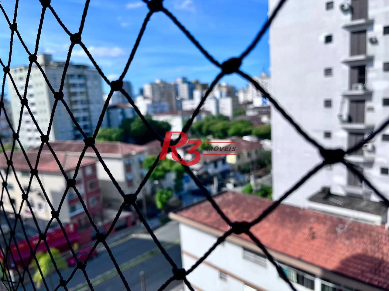 Apartamento à Venda, 2 dormitórios Vista Livre, Ambientes Reformados, Terraço para Lazer e Localização Privilegiada Embaré