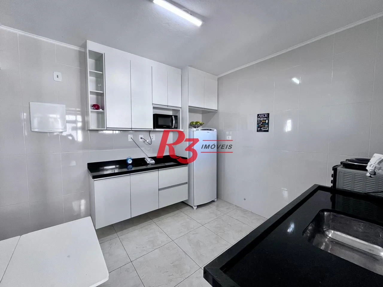 Apartamento à Venda, 2 dormitórios Vista Livre, Ambientes Reformados, Terraço para Lazer e Localização Privilegiada Embaré