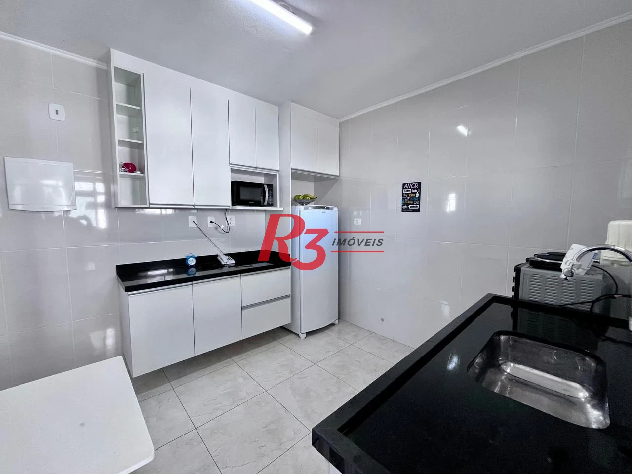 Apartamento à Venda, 2 dormitórios Vista Livre, Ambientes Reformados, Terraço para Lazer e Localização Privilegiada Embaré