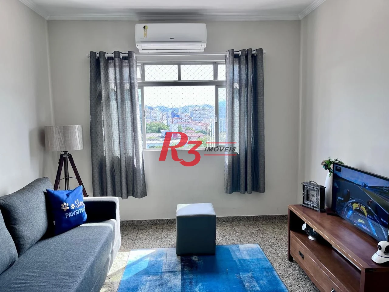 Apartamento à Venda, 2 dormitórios Vista Livre, Ambientes Reformados, Terraço para Lazer e Localização Privilegiada Embaré