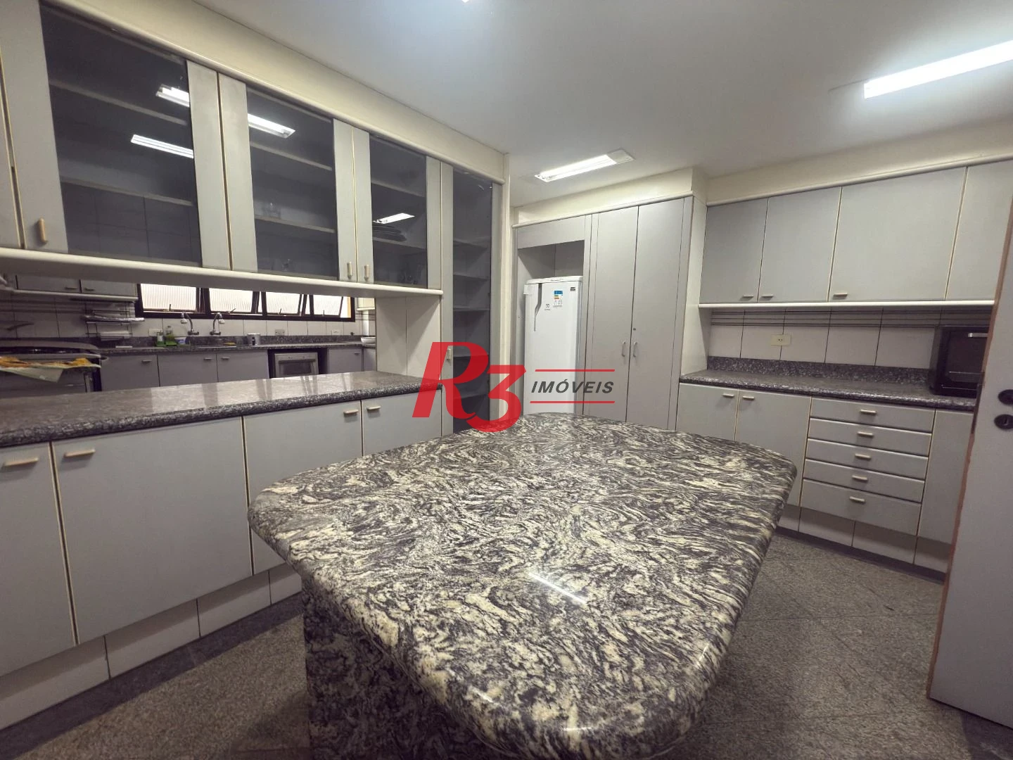 Apartamento com 4 dormitórios à venda, 267 m² por R$ 1.800.000,00 - Boqueirão - Santos/SP