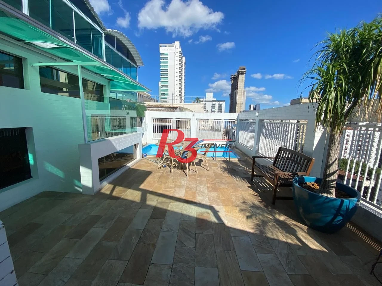 Cobertura Triplex na Ponta da Praia