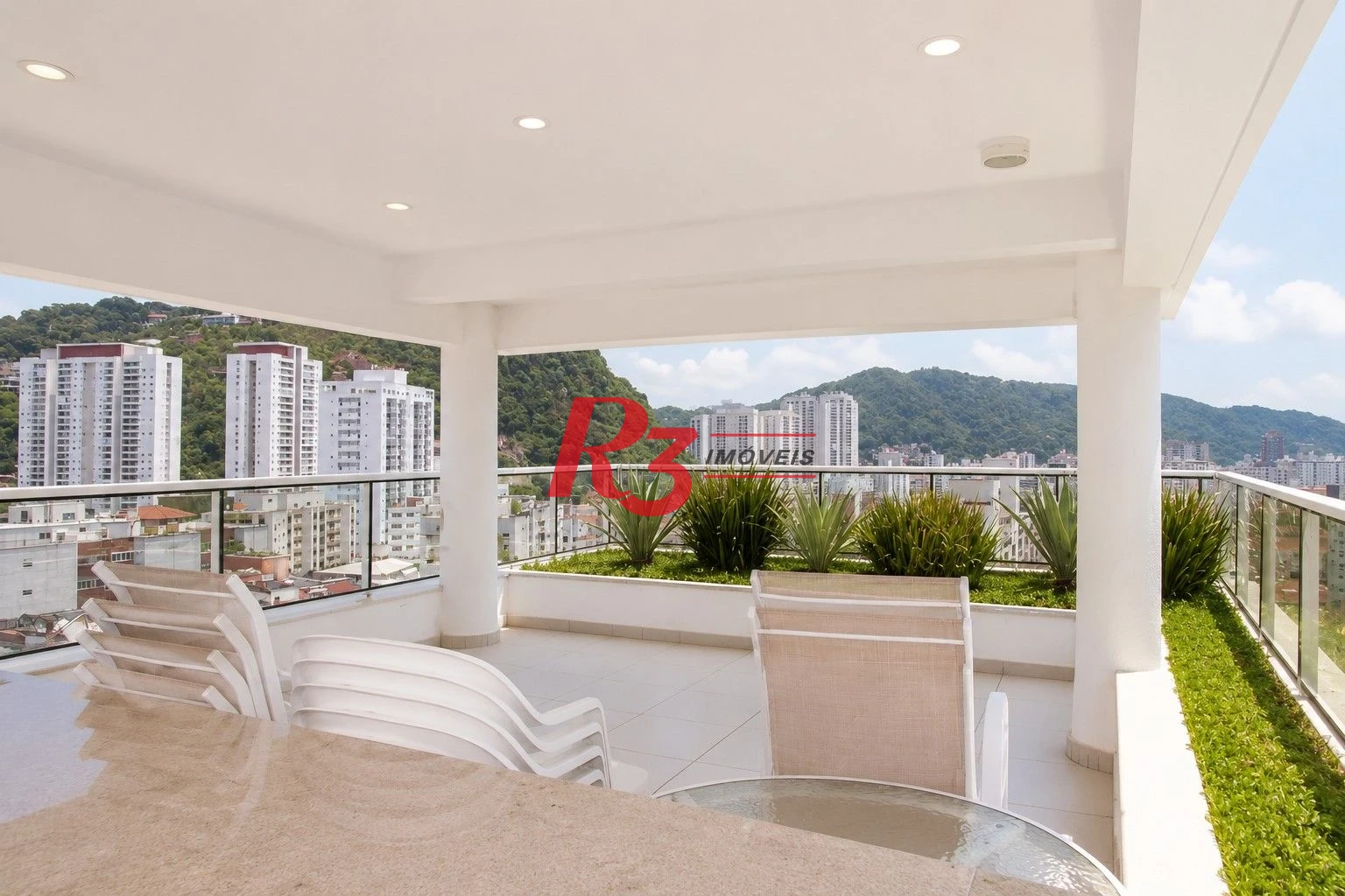 Apartamento com 2 dormitórios à venda, 72 m² por R$ 680.000,00 - José Menino - Santos/SP