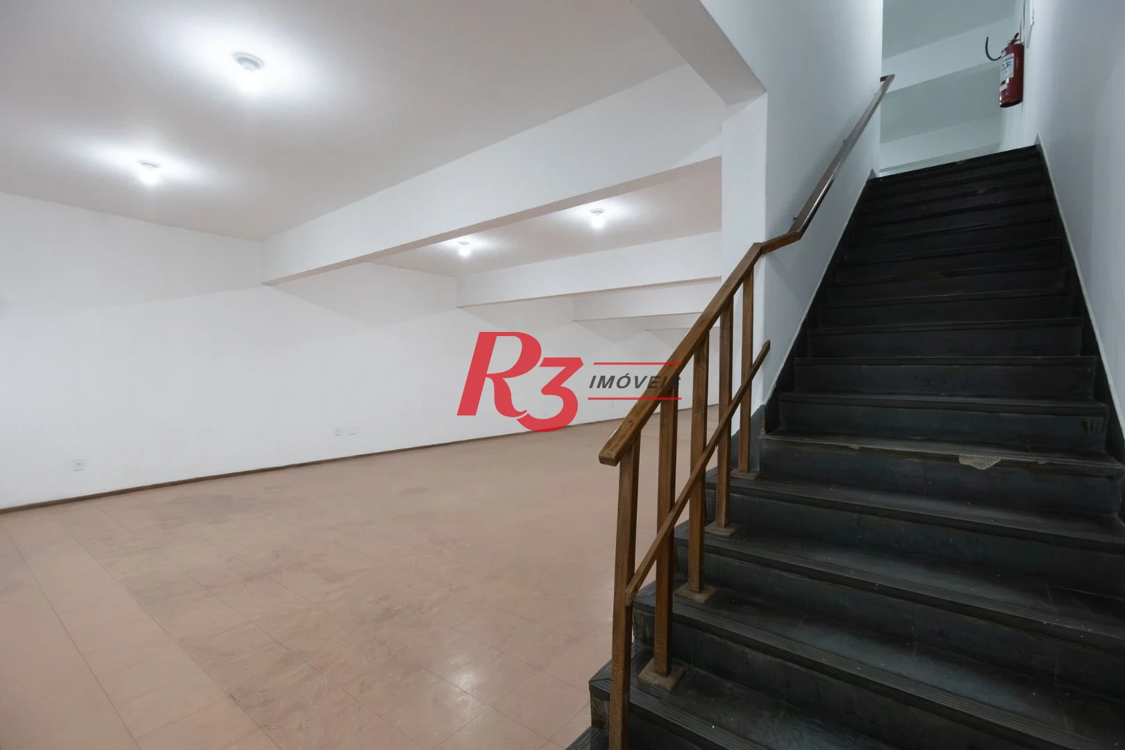 Prédio para alugar, 600 m² - Paquetá - Santos/SP