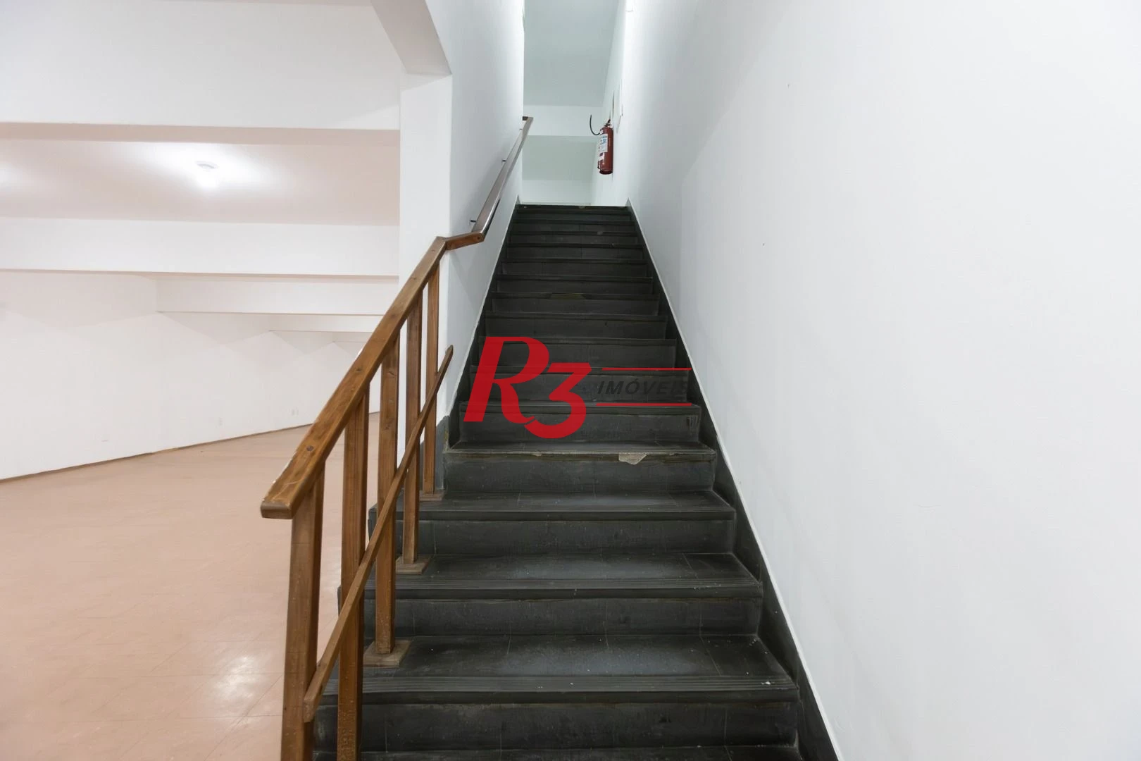 Prédio para alugar, 600 m² - Paquetá - Santos/SP