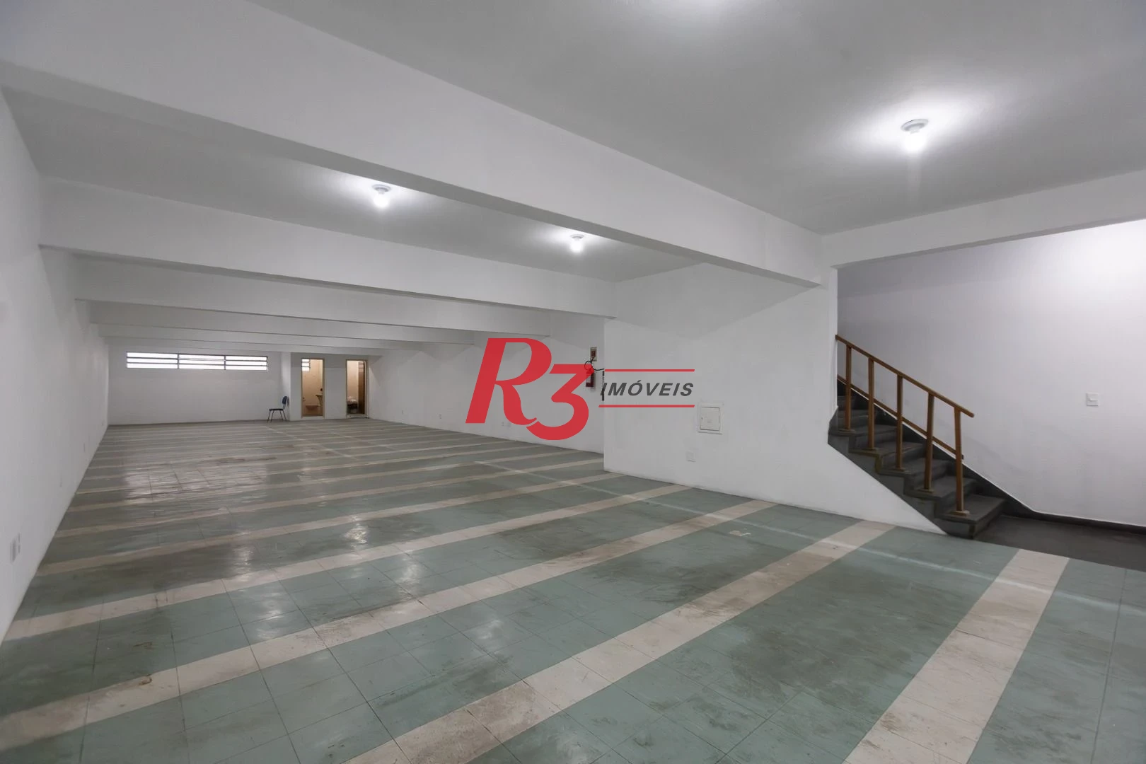 Prédio para alugar, 600 m² - Paquetá - Santos/SP