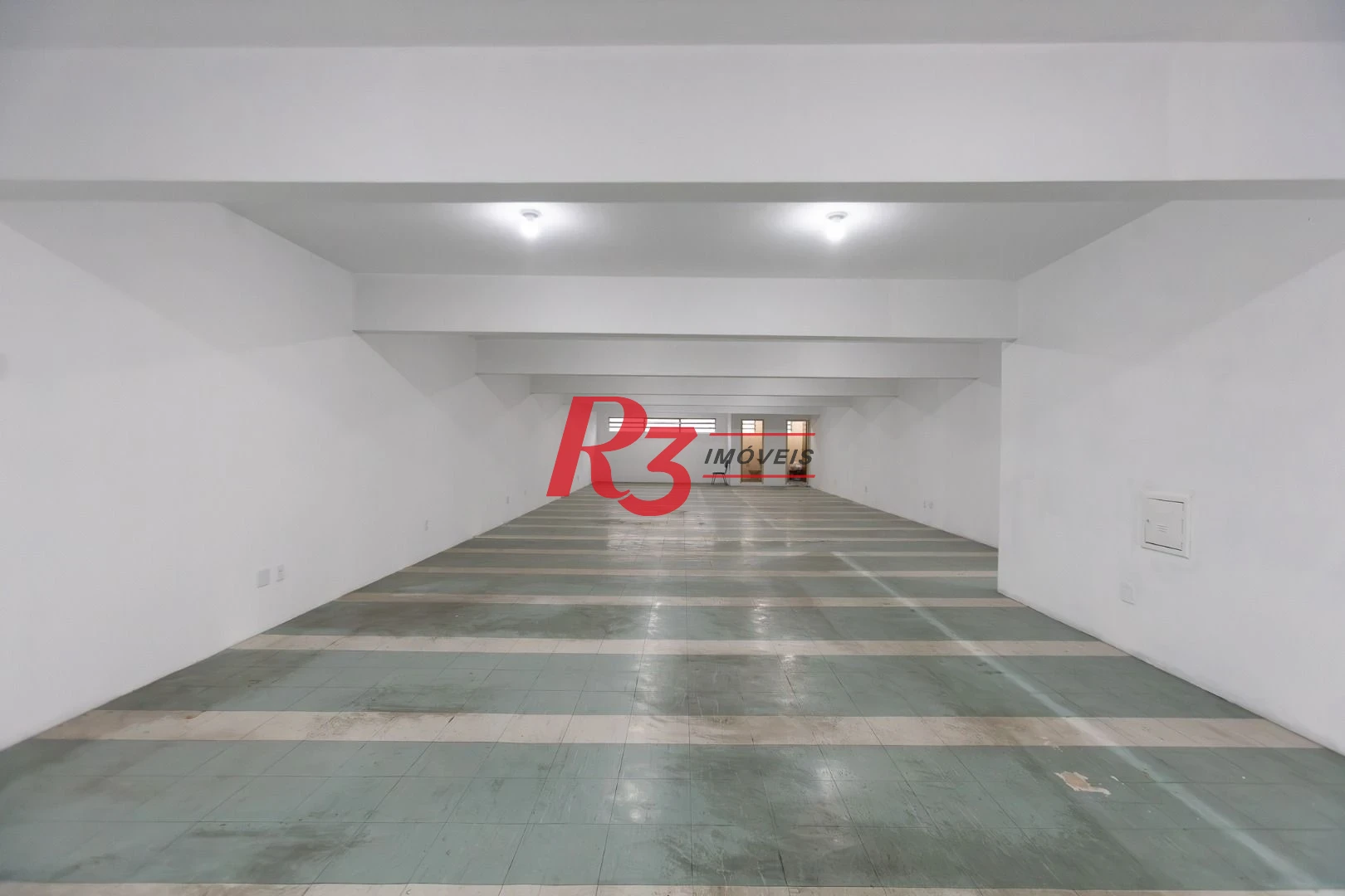 Prédio para alugar, 600 m² - Paquetá - Santos/SP
