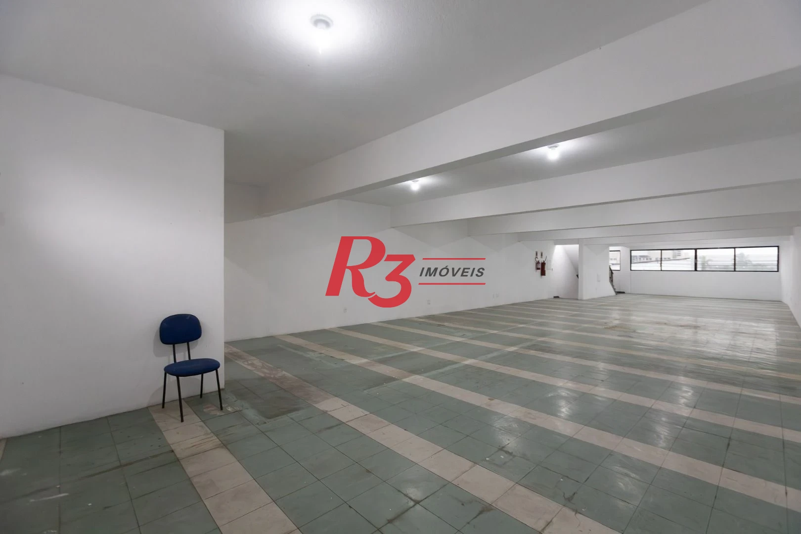 Prédio para alugar, 600 m² - Paquetá - Santos/SP