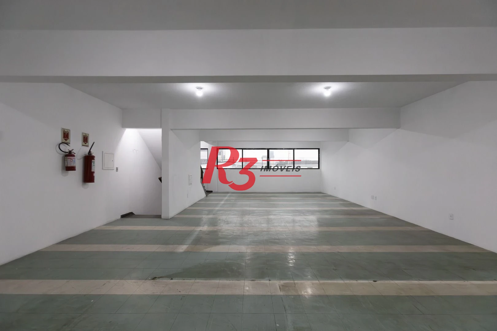 Prédio para alugar, 600 m² - Paquetá - Santos/SP