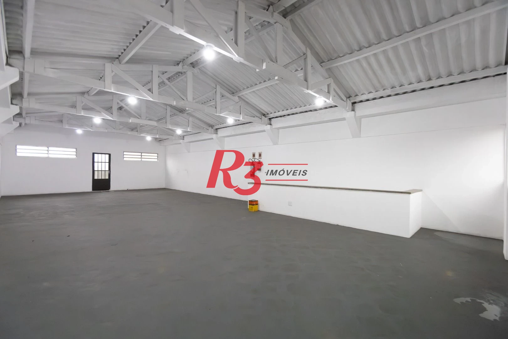 Prédio para alugar, 600 m² - Paquetá - Santos/SP