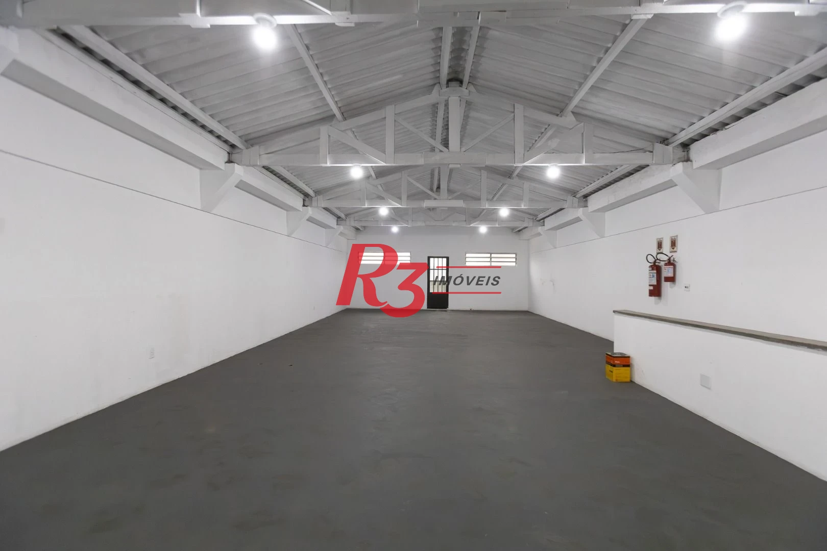 Prédio para alugar, 600 m² - Paquetá - Santos/SP