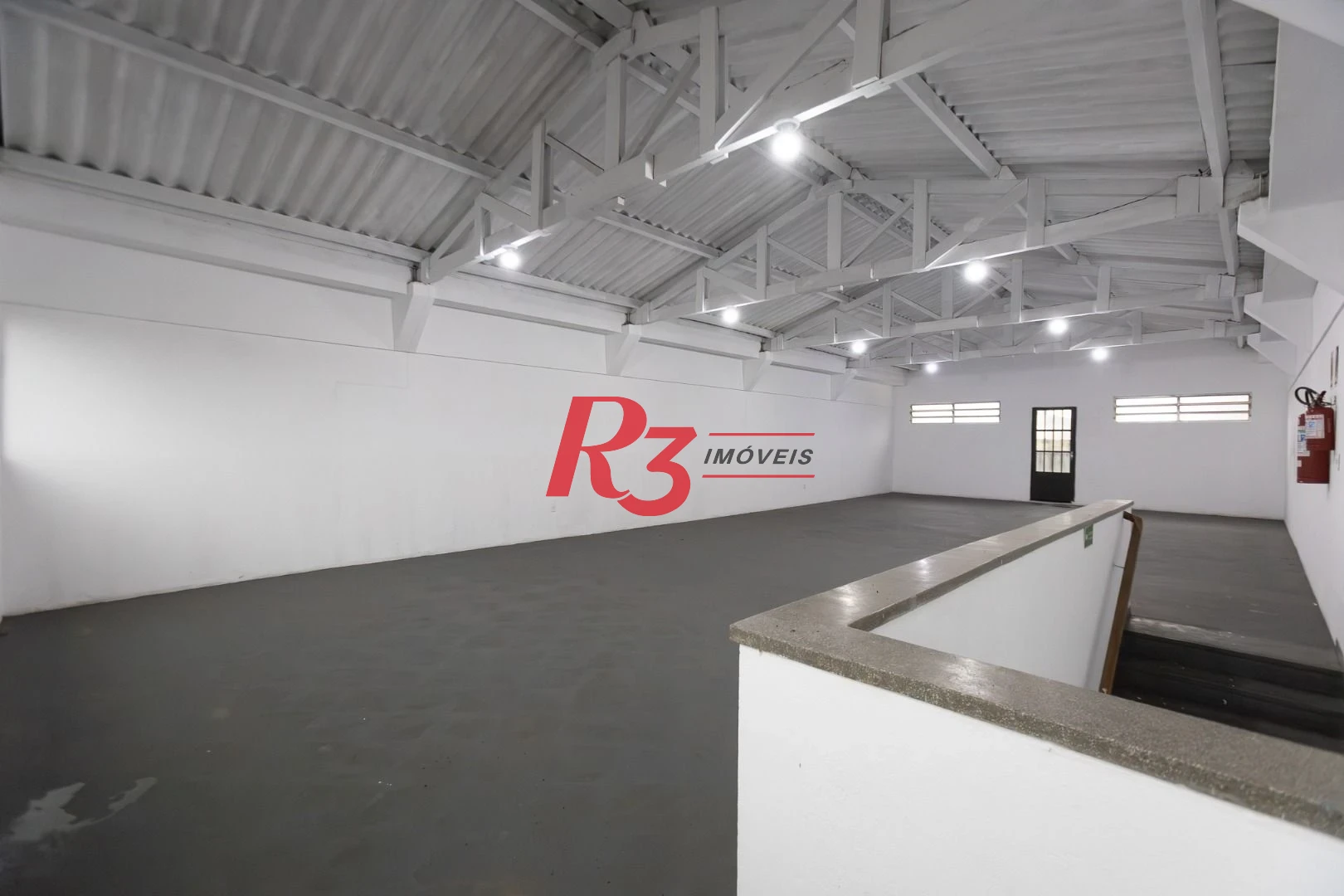 Prédio para alugar, 600 m² - Paquetá - Santos/SP