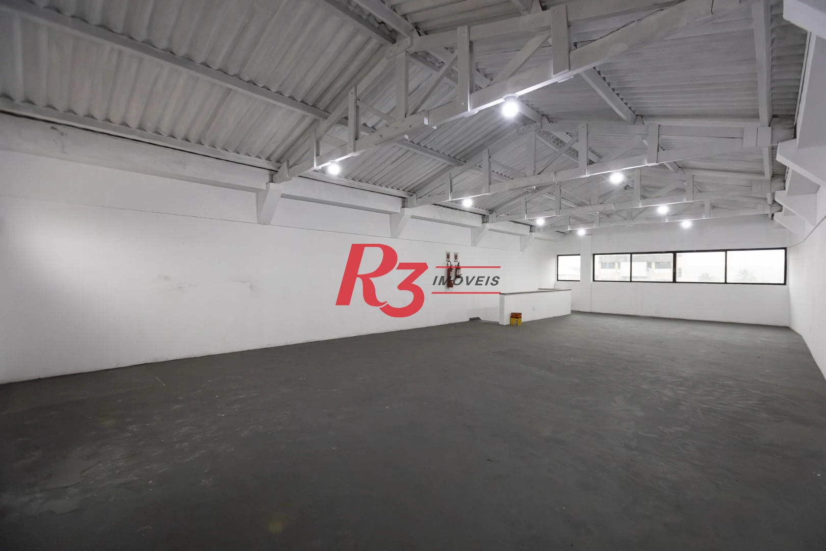 Prédio para alugar, 600 m² - Paquetá - Santos/SP