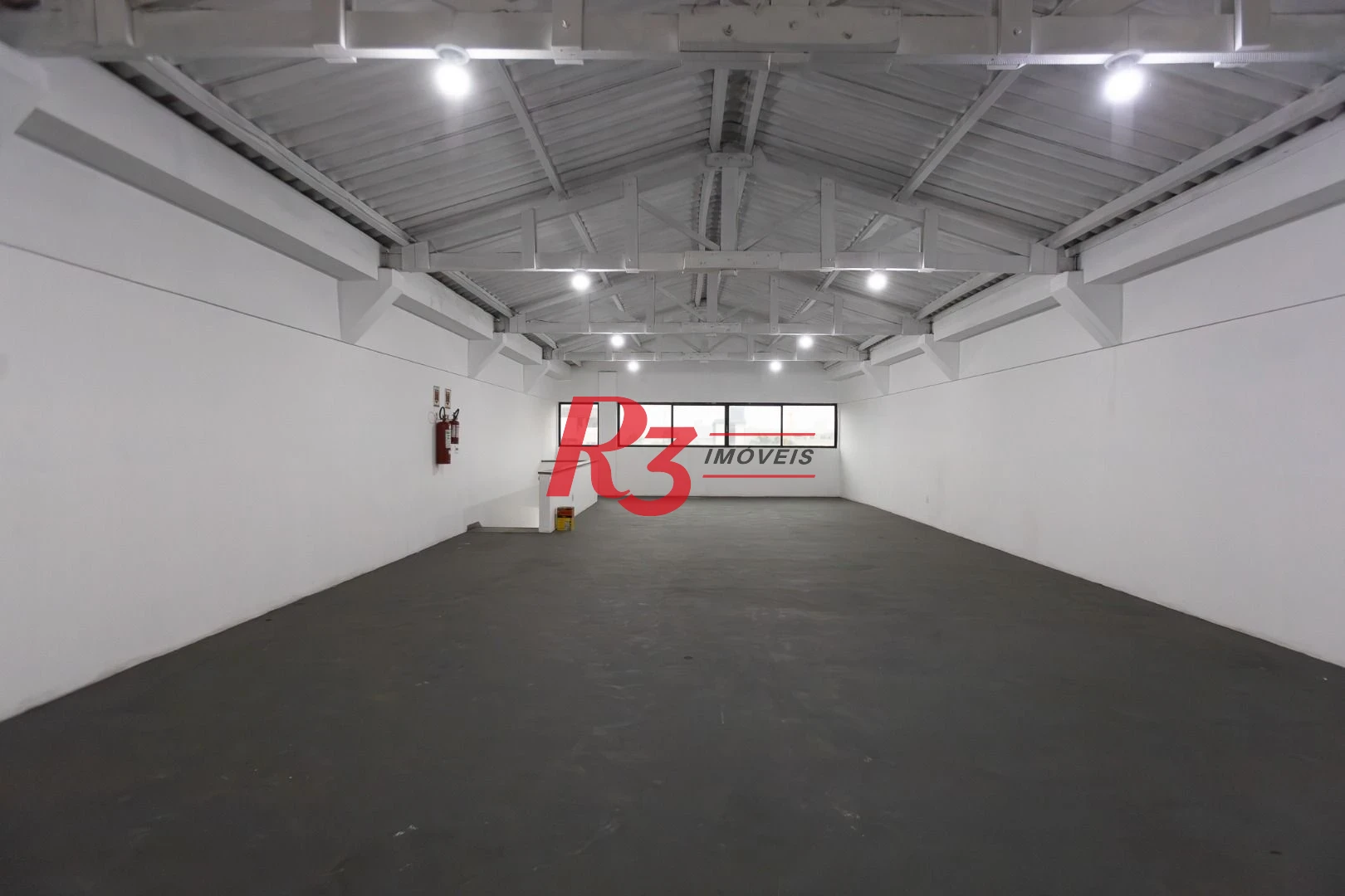 Prédio para alugar, 600 m² - Paquetá - Santos/SP