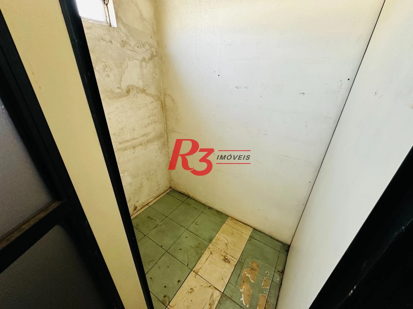 Prédio para alugar, 600 m² - Paquetá - Santos/SP