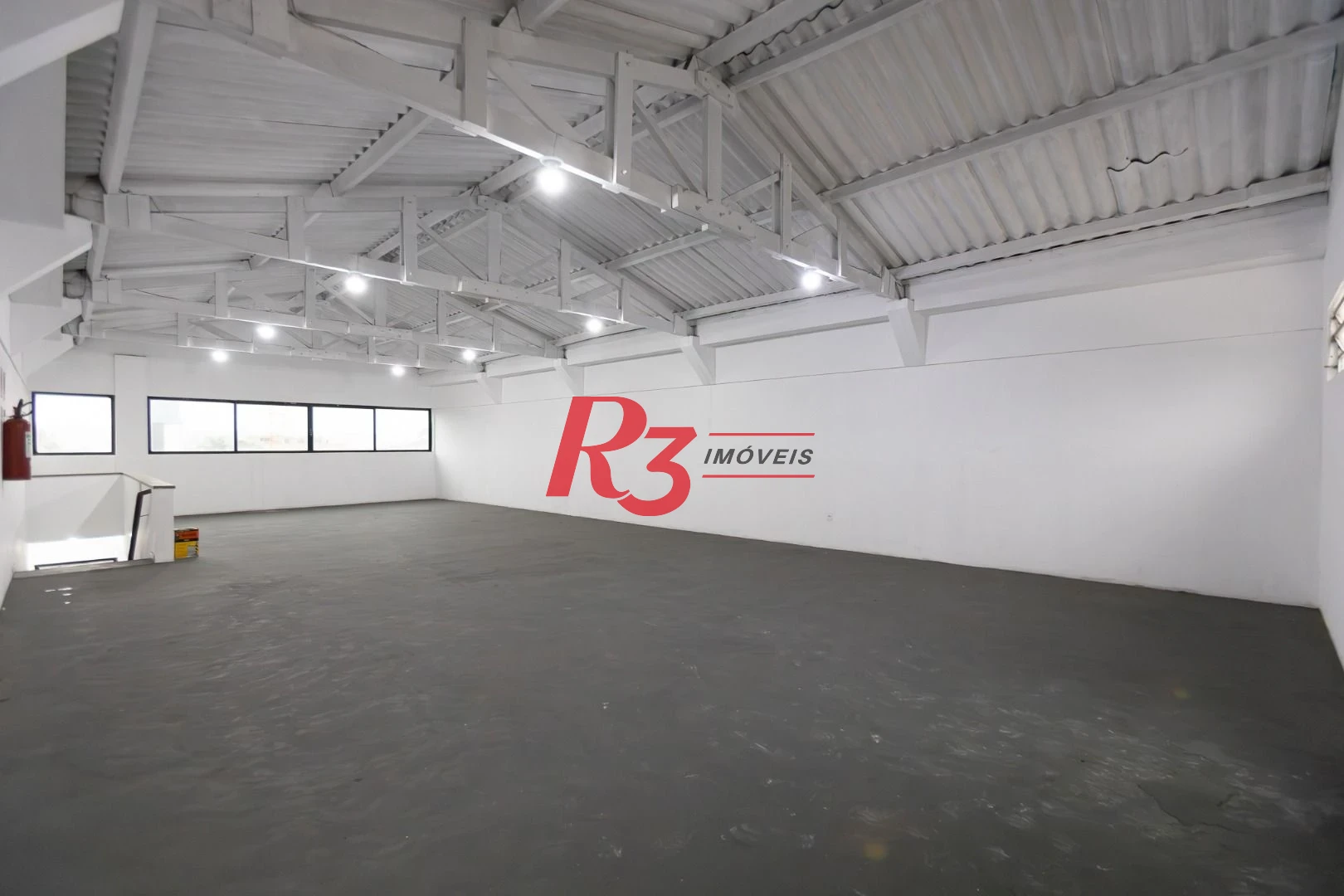 Prédio para alugar, 600 m² - Paquetá - Santos/SP